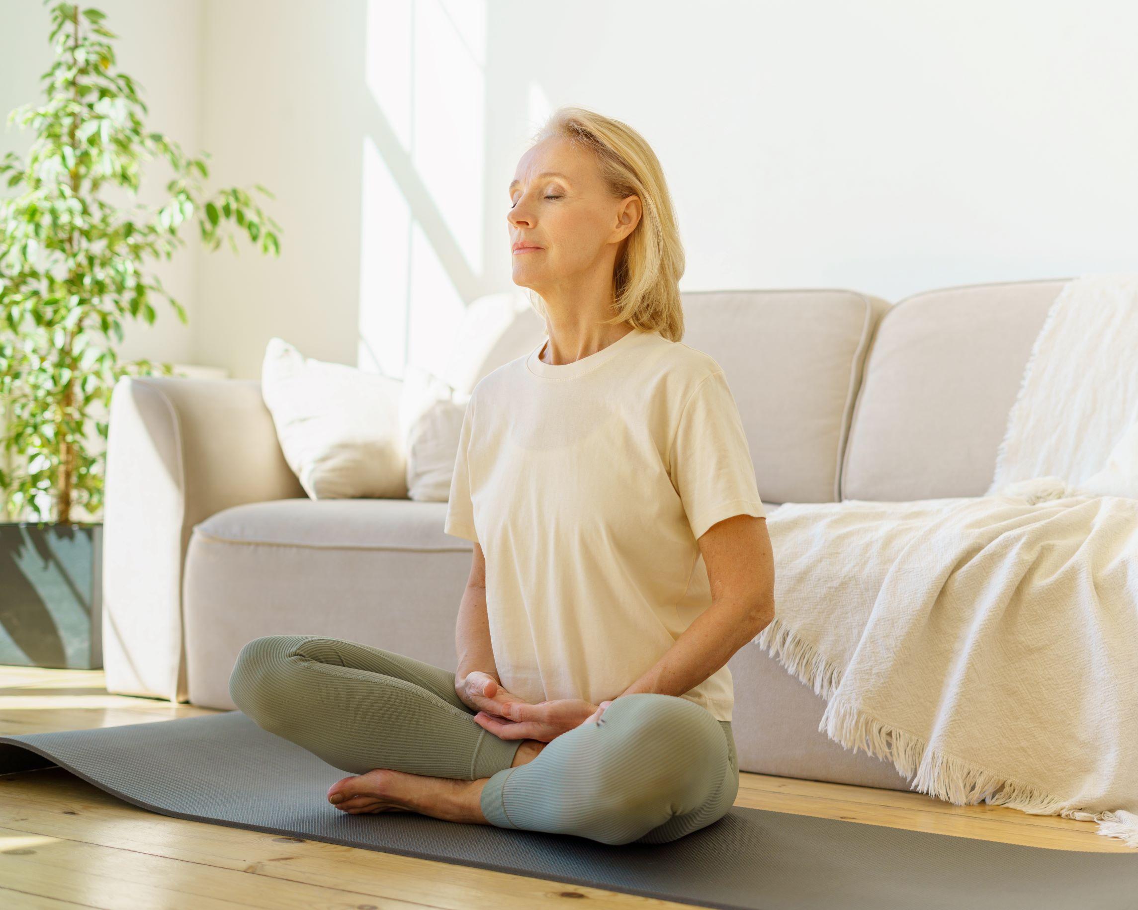 Durante il laboratorio imparerai a respirare in modo consapevole, a gestire meglio le tue emozioni, ridurrai il battito cardiaco, il cortisolo (ormone dello stress) e recupererai la calma interiore e la lucidità mentale. Imparerai tecniche attraverso le quali saprai gestire lo stress praticando la respirazione diaframmatica per liberarti dalla negatività. La pratica terminerà con un momento di rilassamento (yoga nidra e respirazione della calma) Il percorso si terrà in un ambiente di condivisioni, confidenziale e positivo. DETTAGLI: Il laboratorio si svolge presso la SuisseUp Academy, in Via Lugano 13 6982 Agno. Parcheggi disponibili e gratuiti in loco. *Il laboratorio viene confermato al raggiungimento del numero minimo di partecipanti.